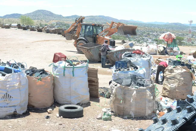 Agilizan traslado de basura en el CAT