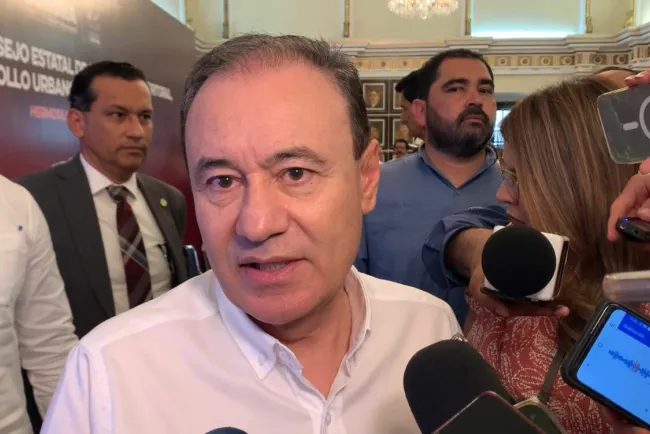 Dueños de bares deben cumplir con normas: Gobernador