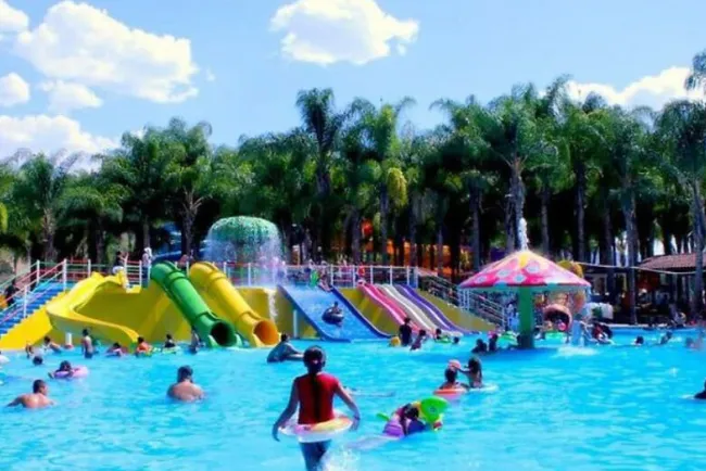 Llama PC a esperar 30 minutos para ingresar a la alberca después de comer