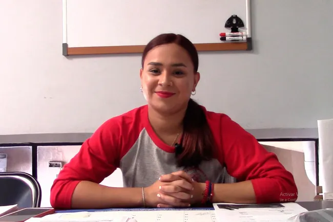 Aspira bombera a ser algo más que voluntaria