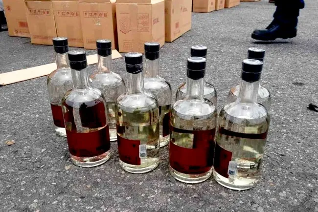 Aseguran metanfetamina en botellas de mezcal artesanal