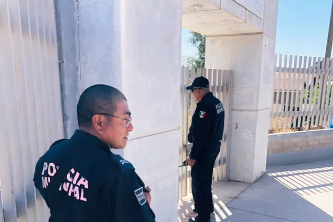 Denuncian robo y daños de escuela