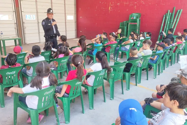 Activan educación vial a Bomberitos Exploradores