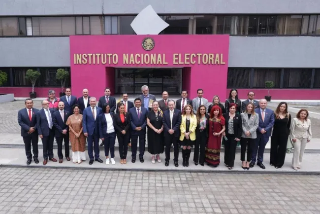 Se reúnen gobernadores de la Conago con representantes del INE