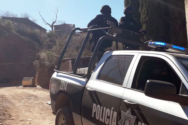 Encuentra a su vecino dentro de su casa