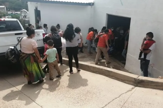 Escapa mujer migrante de extorsionadores