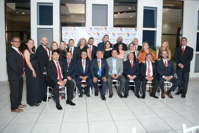 Toma protesta nueva mesa directiva del Club Rotario Nogales Industrial