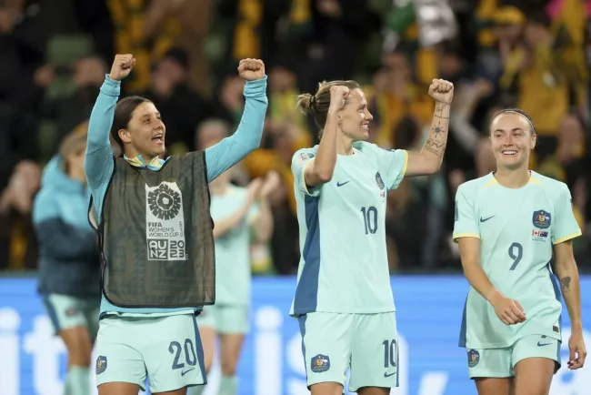 Saca Australia pase a octavos