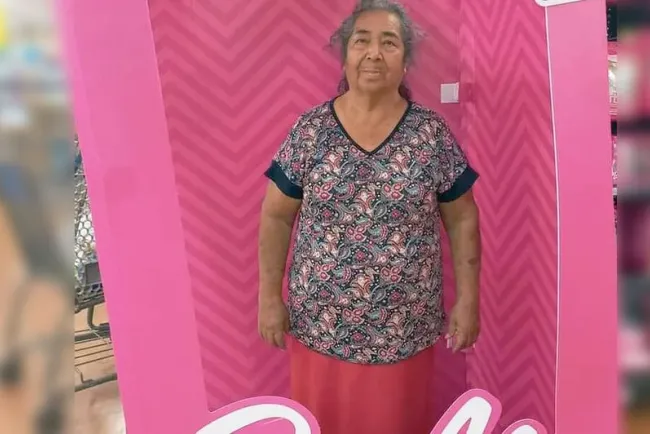 Ejemplo de la mujer trabajadora, la 'Barbie Campesina'