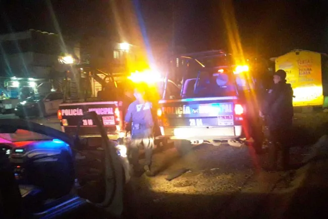 Pelea con compañero por dinero y resulta golpeado