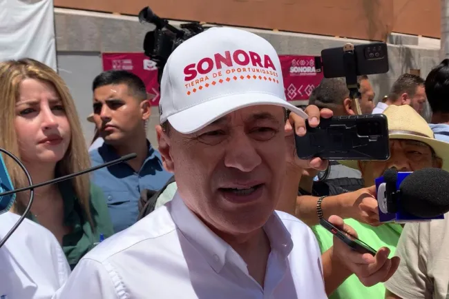 Respalda gobernador visión de nuevos libros de texto