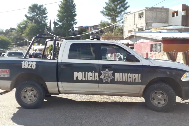 Huye adolescente de la casa de su abuela