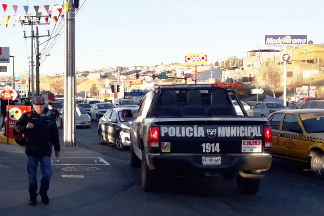 Atraca sujeto a mano armada farmacia y se lleva dinero en efectivo