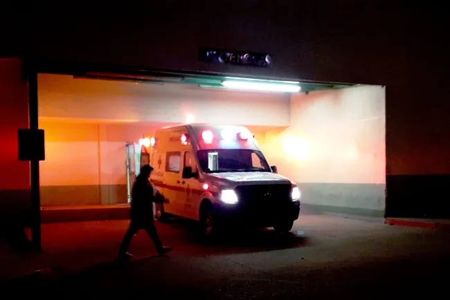 Golpean a pareja dos desconocidos