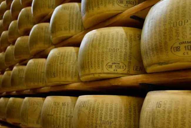 Fallece aplastado por toneladas de queso