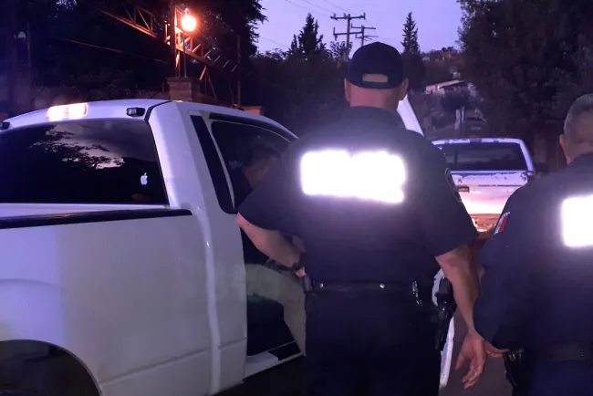 Denuncia joven privación de su libertad y golpes por desconocidos