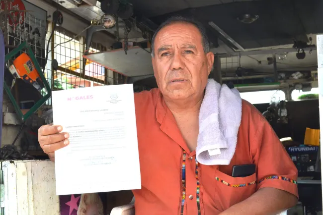 Pide cerrajero a la CFE reconecte su servicio