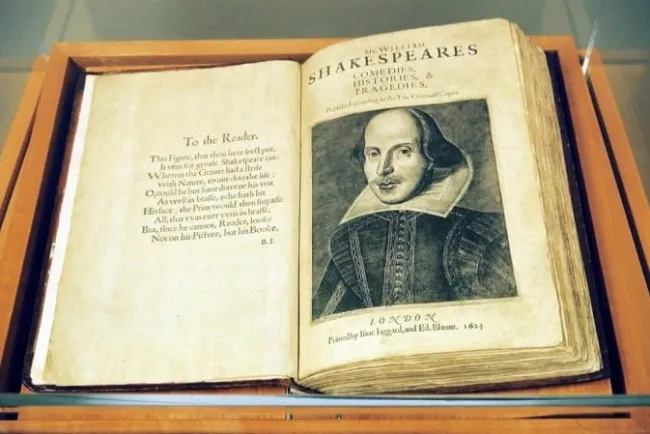 Shakespeare promueve “contenido explícito”, acusan escuelas de Florida