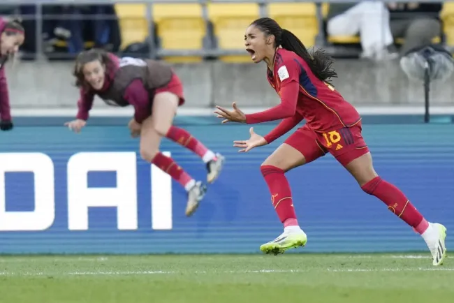 Pasa España sobre Holanda