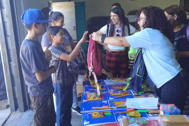 Apoya fundación ‘Caminito al Cielo’ a pequeños para el regreso a clases