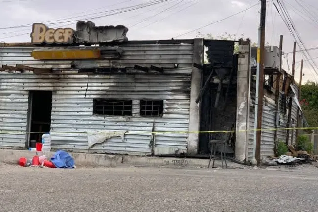Continúa hospitalizada una víctima de incendio en Beer House