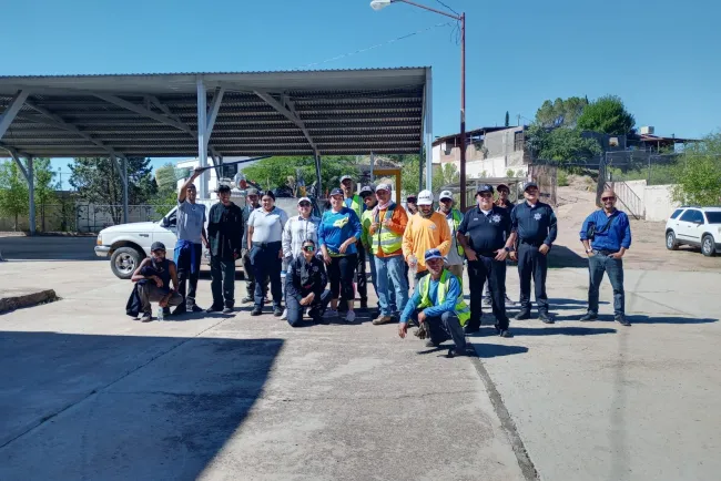 Limpian primaria Seguridad Pública y vecinos