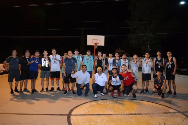 Acuden 25 equipos a torneo de tercias con David Chavoya