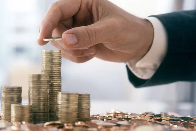 Riqueza y millonarios caen en el mundo; en México se fortalecen