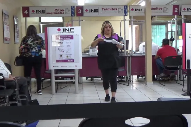 INE supera expectativas de credencialización en Distrito 02