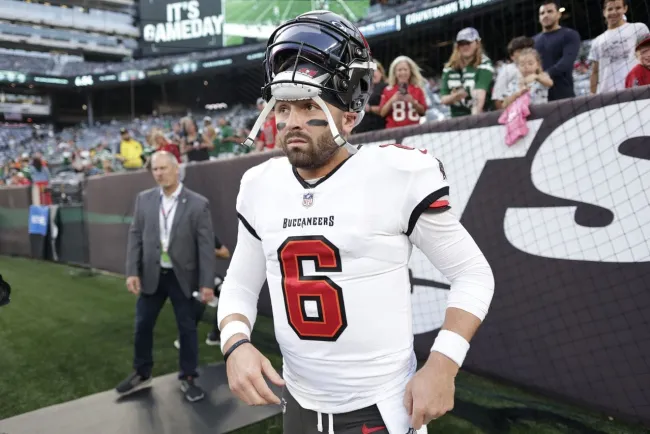 Mayfield gana puesto titular