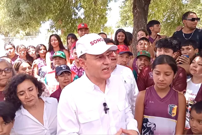 Dialoga Gobernador con jóvenes deportistas locales