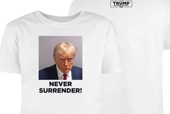 Ya venden productos con foto policial de Trump para campaña