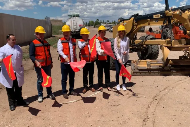 Inicia pavimentación en calle de Agua Prieta