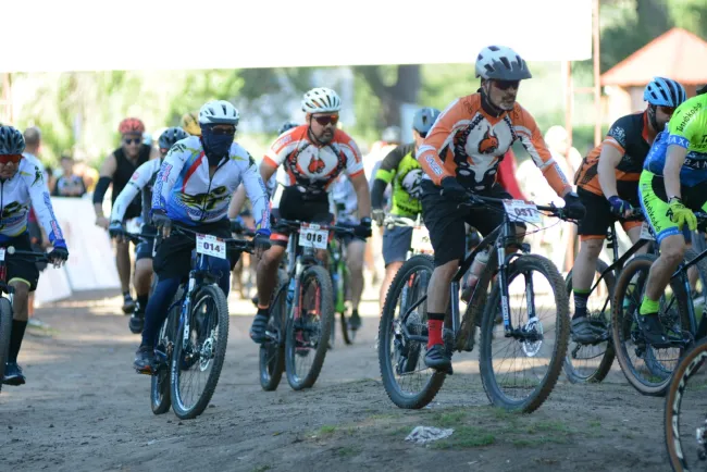 Reúnen en festejo más de mil atletas