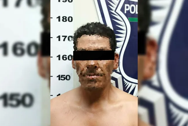 Agrede a policías tras negarse al arresto