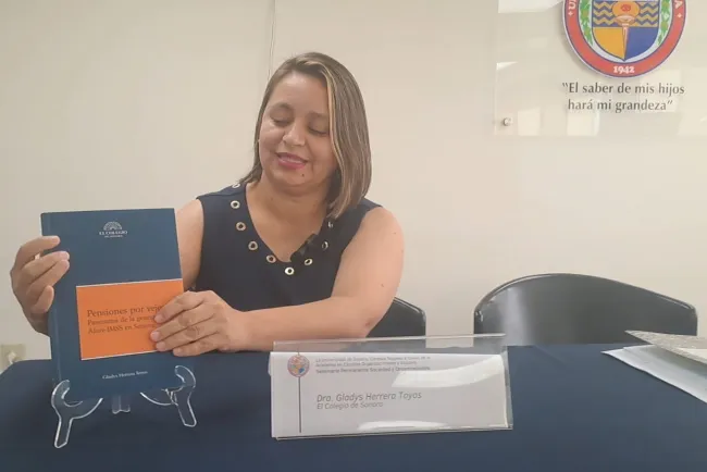 Presentan libro “Pensión por Vejez” a universitarios