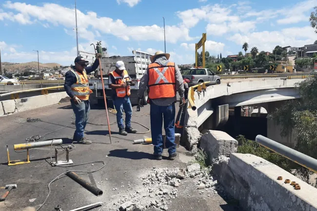 Reparan trozo de parapeto en distribuidor vial “El Greco”
