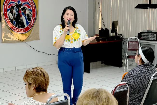 Imparten conferencias en el Día Internacional de la Mujer Indígena