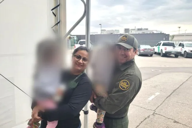 Encuentran a hermanos menores de edad en el desierto de Arizona