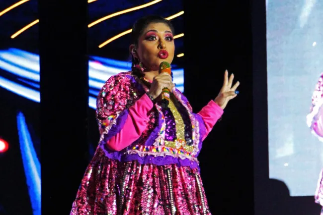 La India Yuridia hace reír a Nogales