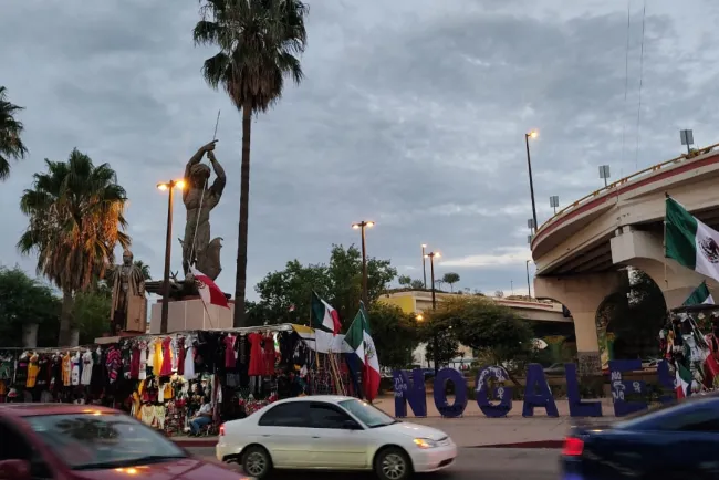 Resalta maestra identidad y valores por la patria en educación