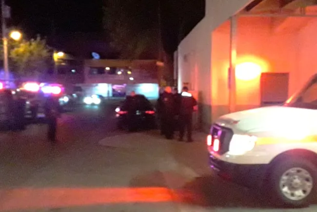 Golpean a joven gravemente fuera de balneario