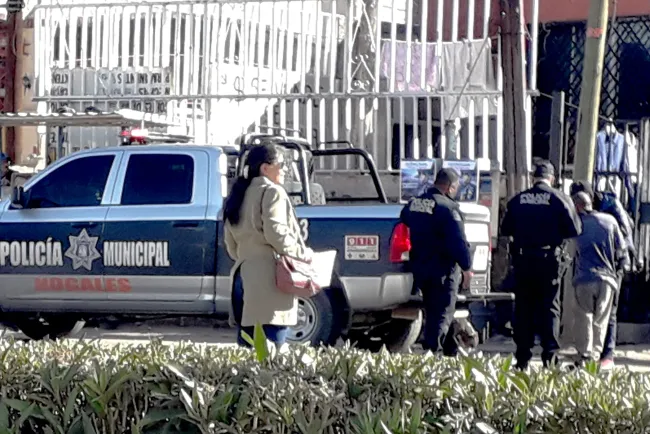 Entran a tienda por boquete en el techo