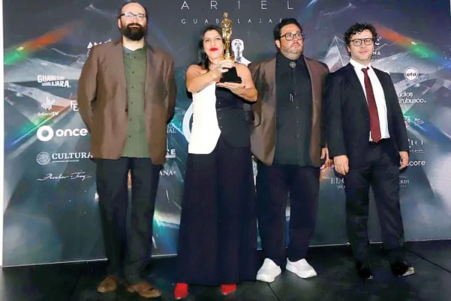 Premian con el Ariel a El Norte Sobre el Vacío y a Bardo