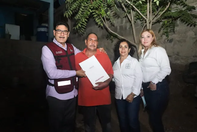 Entrega Alcalde escrituras a familias de la colonia solidaridad