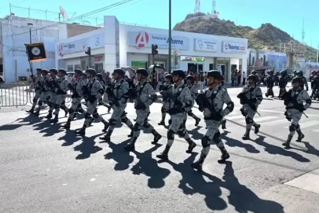 Desfilan en conmemoración de la guerra de la Independencia