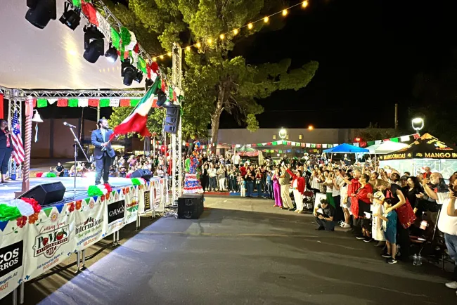 Encabeza Grito de Independencia Cónsul de México en Nogales, Arizona
