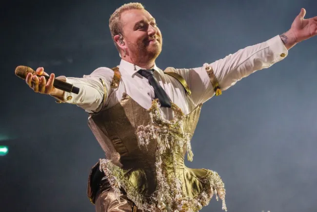 Sam Smith lleva a sus fans al paraíso