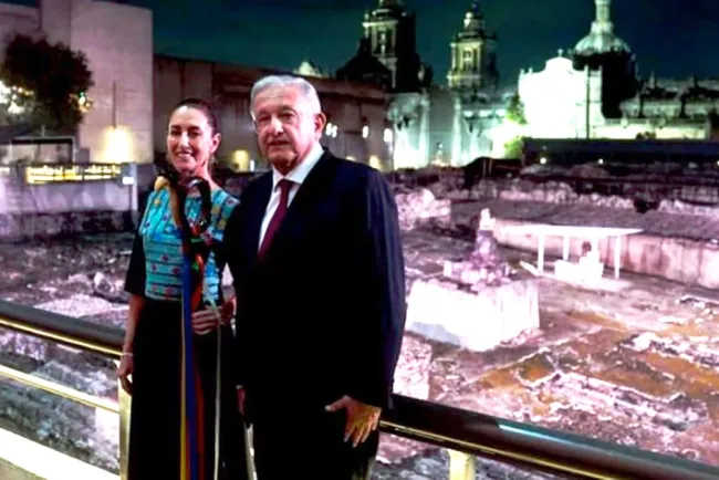 Bajará AMLO foto de entrega de bastón de mando por orden del INE