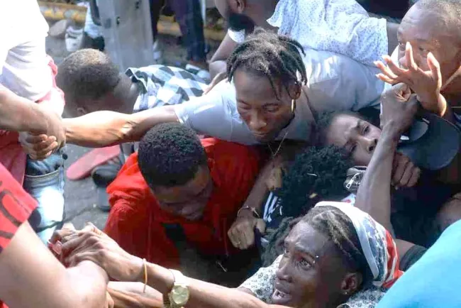 Provocan migrantes estampida en Chiapas